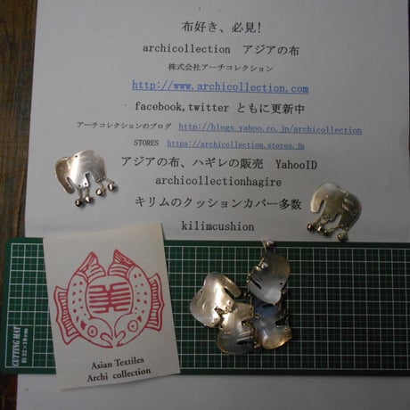 山岳民族　手芸用ニッケル象　elephant 40x40mm　no.29 1個　色金属ビーズ　アーチコレクション　archicollection