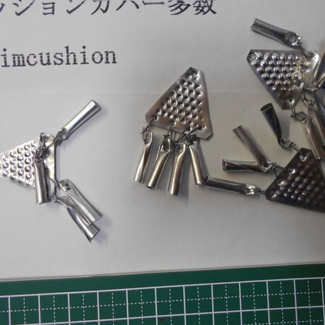 山岳民族　手芸用 no.23  45x22 mm 1個　ニッケルアカ族三角金属ビーズ　アーチコレクション　archicollection