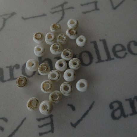 古ビーズ　インドネシア　古　ガラス　ビーズ　20粒 白　4x2-3mm　交易玉　トンボ玉