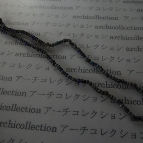 インドネシア　古ガラスビーズ  青ネックレス　炭化ビーズ　　単　一連大体60cm位　粒2-5-2-5mm