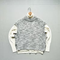 comm.arch. “Hand Framed Chunky Mock Vest“