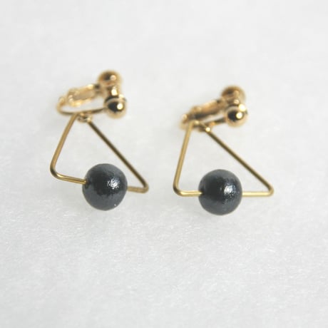 sankaku pearl earring [VE-001b]