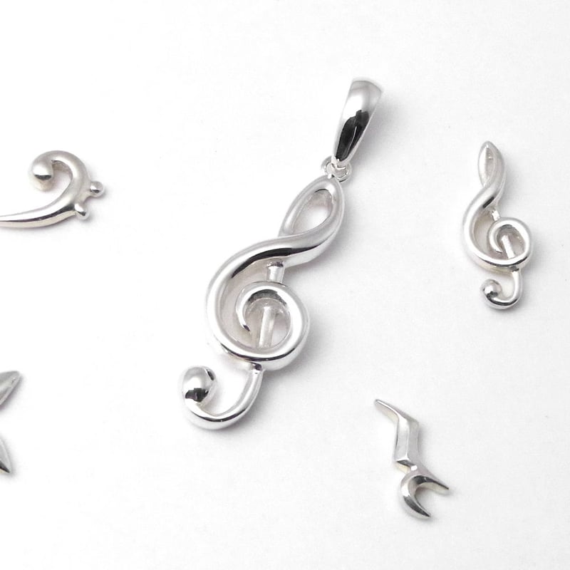 【美品】AVALANCHE ペンダント トップ 10k 音符　ト音記号 美品】AVALANCHE ペンダント トップ 10k 音符 ト音記号 - メルカリ