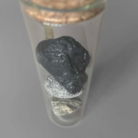 NA645　地球の欠片 (鉱物標本管) No.7