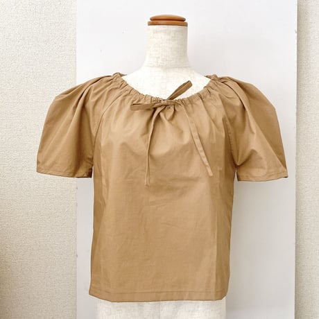 Puff Sleeve Gathered Neck Tops Beige パフスリーブギャザーネックトップスベージュ