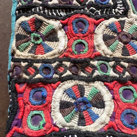 伝統刺繍リメイクポーチ 赤×青