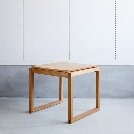 the Outline 03 stool
