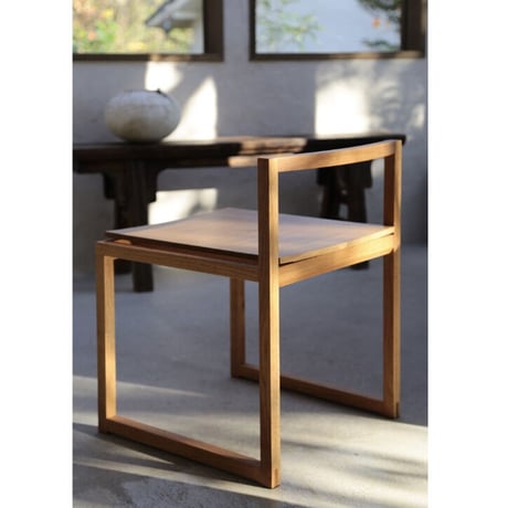 the Outline 02 armless chair（クリア塗装）