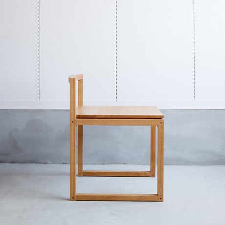 the Outline 02 armless chair（クリア塗装）