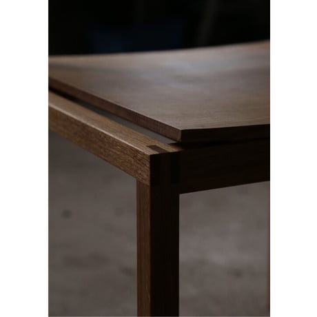 the Outline 02 armless chair（クリア塗装）