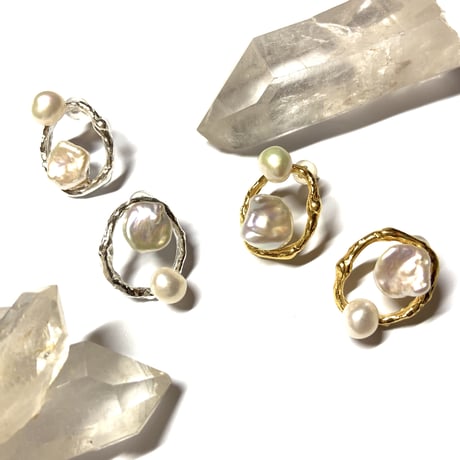 Uneven pearl pierce/earring (set)