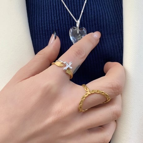 Tiny cross ring