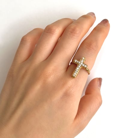 Pearl cross ring