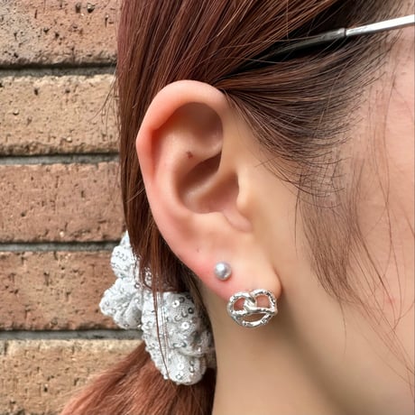 Salt pretzel pierce (1P)
