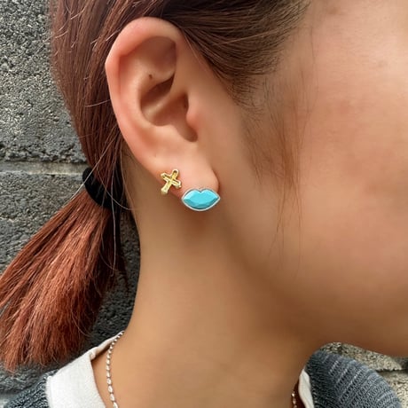 Tiny cross pierce (1P)