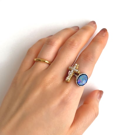 Pearl cross ring