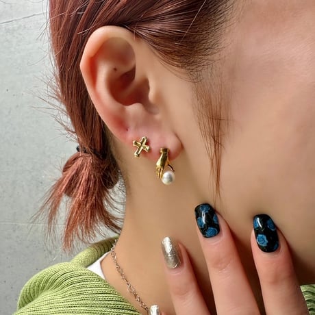 Tiny cross pierce (1P)