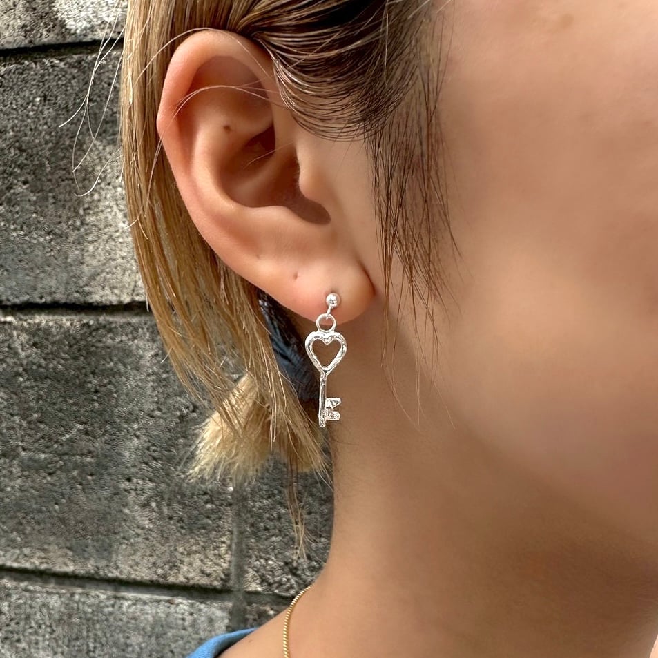 Heart key pierce (1P) | nananbijouxxx