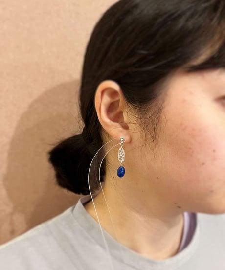 【耳飾り展 期間限定商品】satela 砂模様×ラピスラズリのピアスorイヤリング mks-26-34