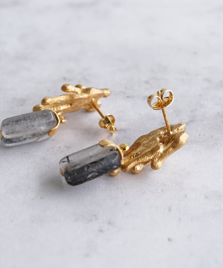 【耳飾り展 期間限定商品】satela イソギンチャク×針水晶のピアスorイヤリング mks-26-09