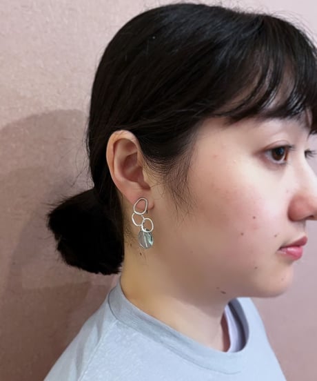 【耳飾り展 期間限定商品】satela 雨粒×フローライトのピアスorイヤリング mks-26-35