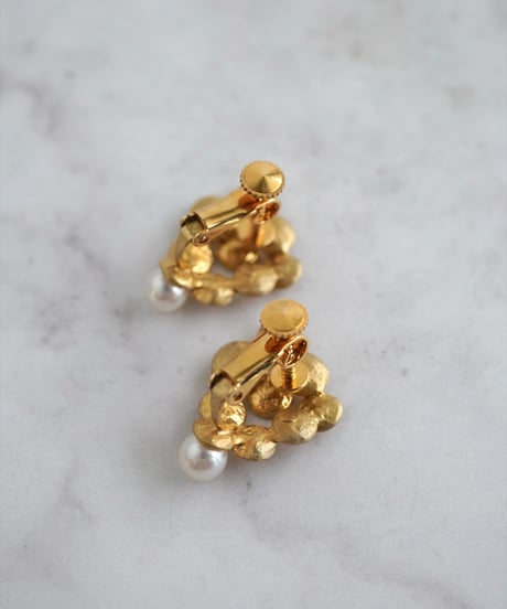 【耳飾り展 期間限定商品】satela 小さい水草×パールのピアスorイヤリング mks-26-02