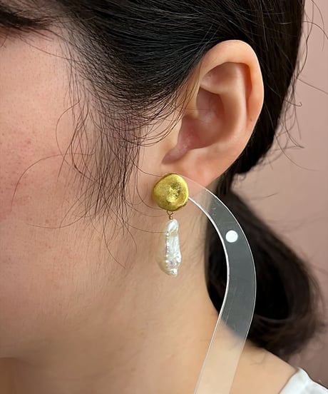 【耳飾り展 期間限定商品】satela 水面×淡水パールのピアスorイヤリング mks-26-03