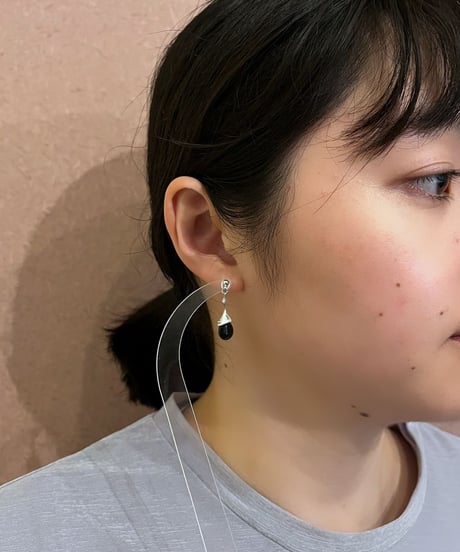 【耳飾り展 期間限定商品】satela オニキスのピアスorイヤリング mks-26-57