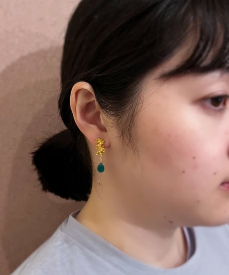 【耳飾り展 期間限定商品】satela ブルーム×グリーンオニキスのピアスorイヤリング mks-26-51