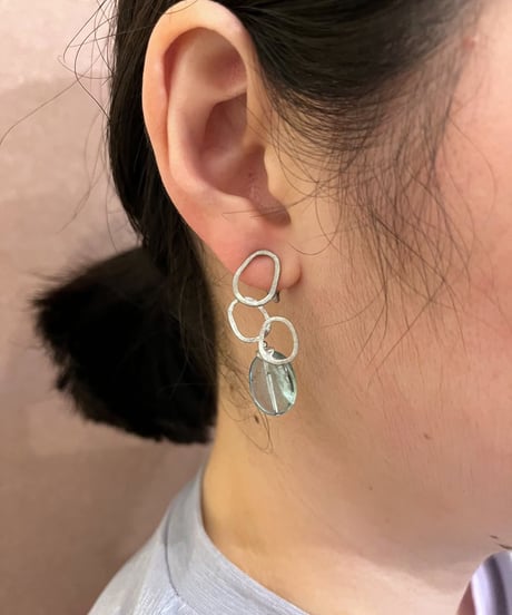 【耳飾り展 期間限定商品】satela 雨粒×フローライトのピアスorイヤリング mks-26-35