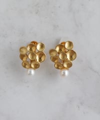 【耳飾り展 期間限定商品】satela 小さい水草×パールのピアスorイヤリング mks-26-02
