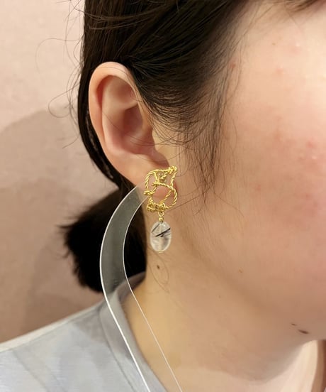 【耳飾り展 期間限定商品】satela ノット×針水晶のピアスorイヤリング mks-26-55