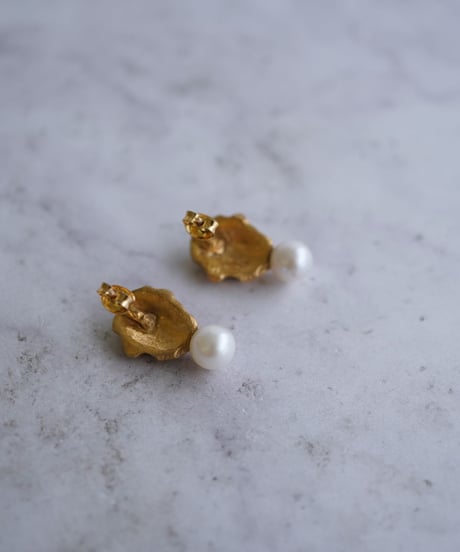 【耳飾り展 期間限定商品】satela キクメイシ×淡水パールのピアスorイヤリング mks-26-41