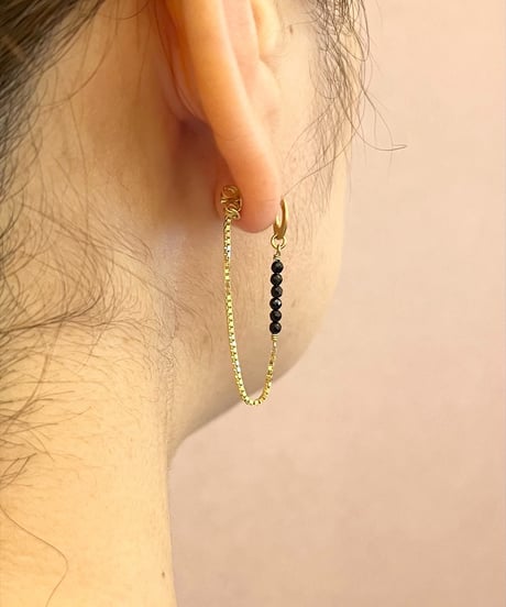 【耳飾り展 期間限定商品】satela オニキスのピアス ゴールド mks-26-27
