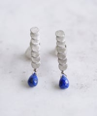 【耳飾り展 期間限定商品】satela うろこ×ラピスラズリのピアスorイヤリング mks-26-33