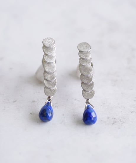 【耳飾り展 期間限定商品】satela うろこ×ラピスラズリのピアスorイヤリング mks-26-33