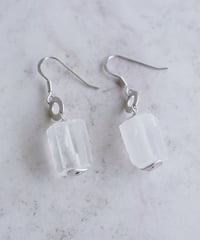 【耳飾り展 期間限定商品】satela 水晶のピアスorイヤリング シルバー mks-26-38