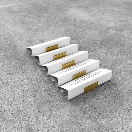 BIENVENUE STUDIOS〈BRASS CARD DISPLAY〉