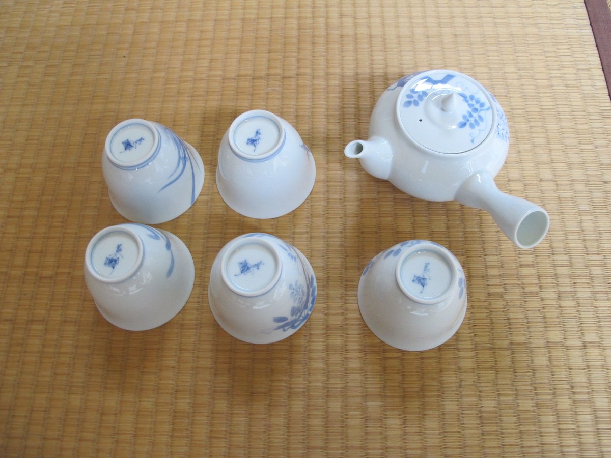 畑萬陶苑・藍鍋島仙茶セット 絵違5客と藤絵急須 | 肥前陶磁 畑萬陶苑・藍鍋島仙茶セット 絵違5客と藤絵急須 | 肥前陶磁