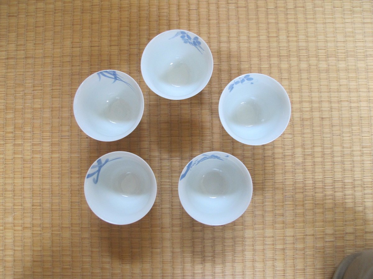 畑萬陶苑・藍鍋島仙茶セット 絵違5客と藤絵急須 | 肥前陶磁 畑萬陶苑・藍鍋島仙茶セット 絵違5客と藤絵急須 | 肥前陶磁