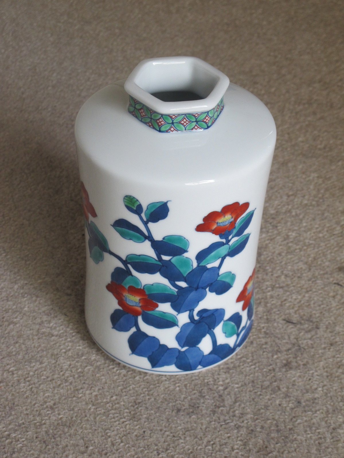 舘源（舘林喜助） 椿絵花瓶 | 肥前陶磁ギャラリー妻傳 gallery tsumaden