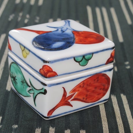 伊万里陶苑 | STORES