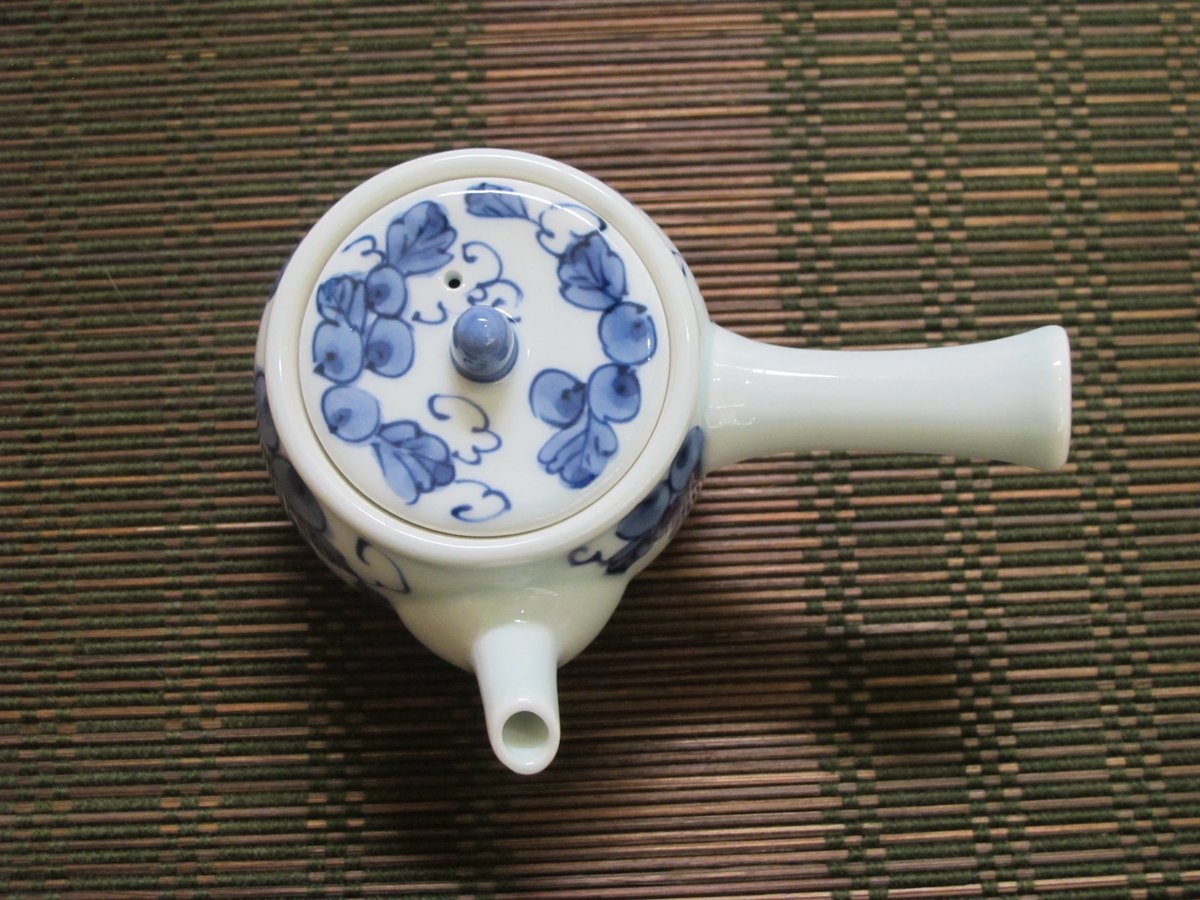 有田焼・しん窯(青花)・ぶどう絵茶器セット | 肥前陶磁 有田焼・しん窯(青花)・ぶどう絵茶器セット | 肥前陶磁
