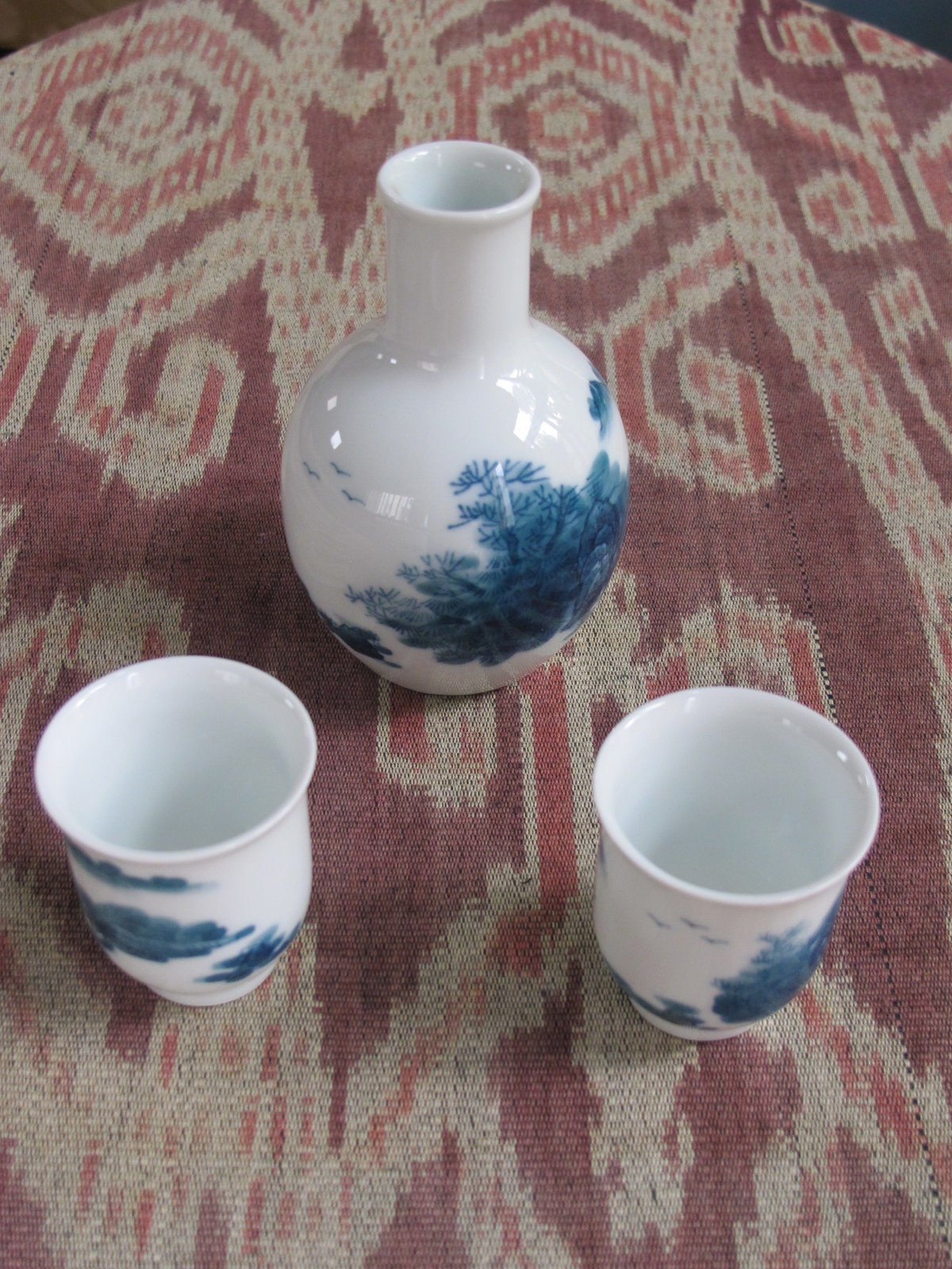 Amazon.co.jp: 有田焼 伊万里大川内山 畑萬作 玉彩梅詰 半酒器 Amazon.co.jp: 有田焼 伊万里大川内山 畑萬作 玉彩梅詰 半酒器