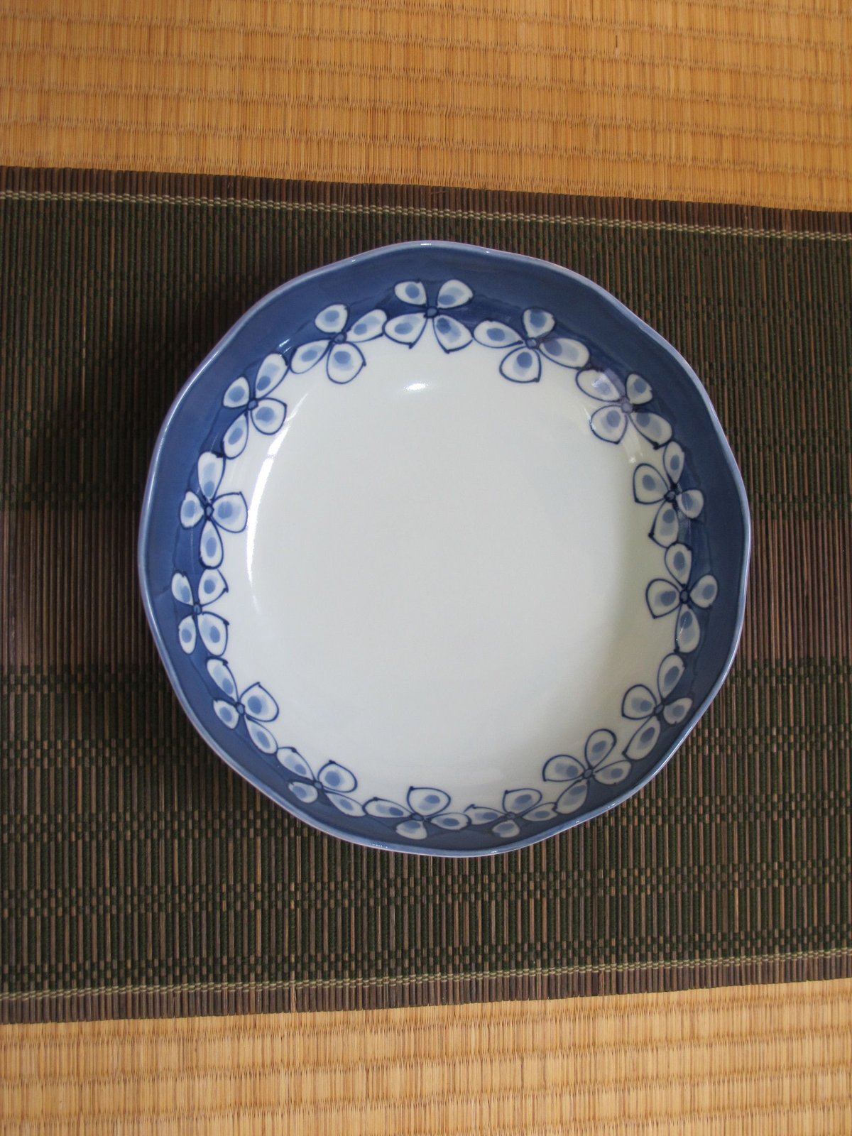 有田焼・しん窯（青花）・花つなぎボウル（大） | 肥前陶磁ギャラリー