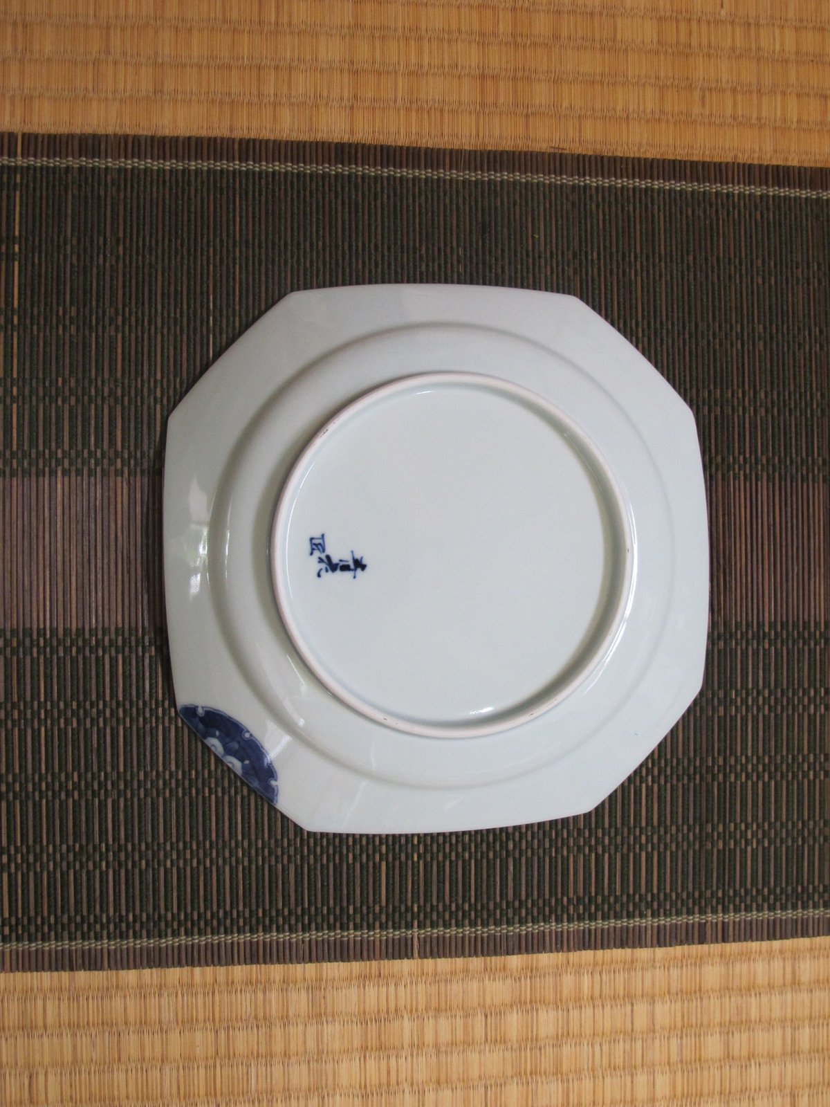 有田焼・しん窯（青花）・匠シリーズ・雪輪紋隅切皿 | 肥前陶磁