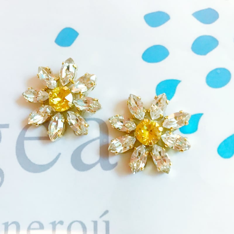 マーガレットビジューイヤリング／ピアス | Hydrangea.