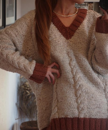 "80's Vintage" V-neck Hand Knit