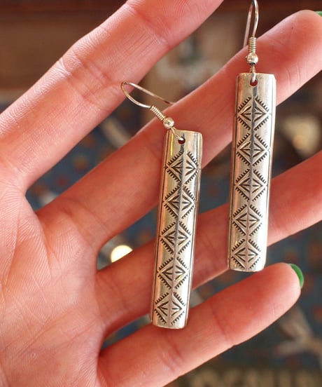 "NAVAJO" Stamp Work Silver Pierce