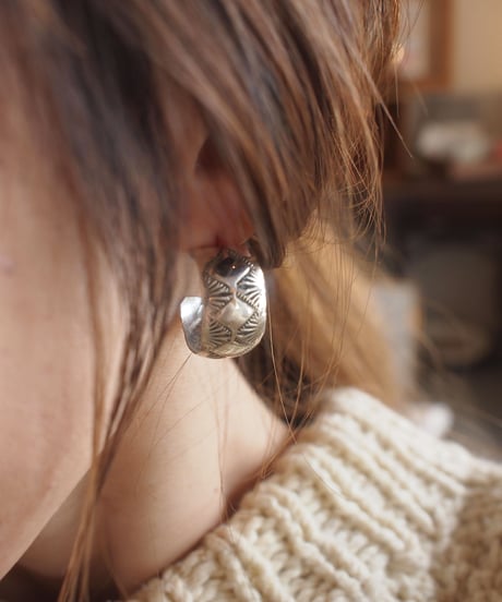"NAVAJO JEWELRY" Stampwork Hoop Pierce